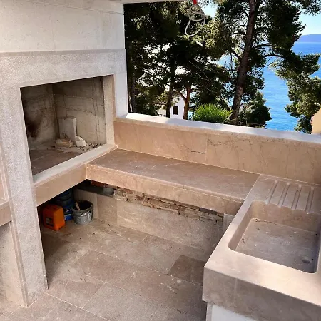 Luxury Beachfront Carlisa דירה