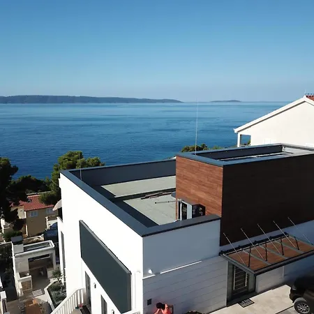 Luxury Beachfront Carlisa *