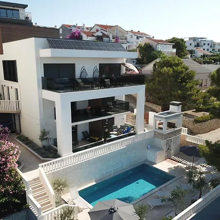 Luxury Beachfront Carlisa * Čiovo