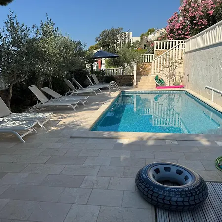 Luxury Beachfront Carlisa דירה Čiovo