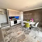 Luxury Beachfront Carlisa *