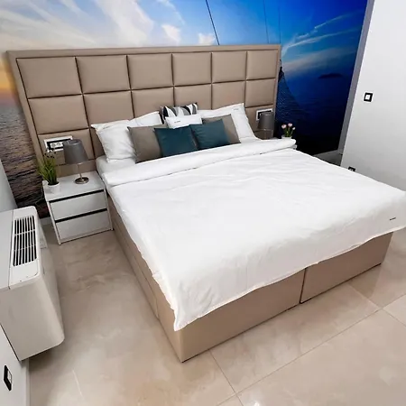 شقة Luxury Beachfront Carlisa *