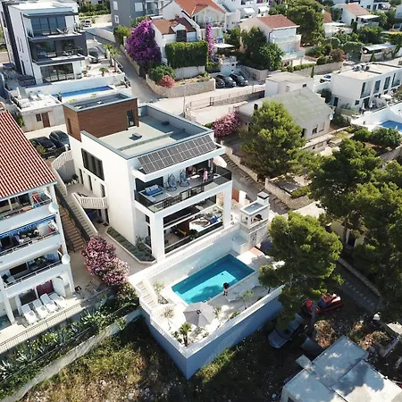 Luxury Beachfront Carlisa Lejlighed