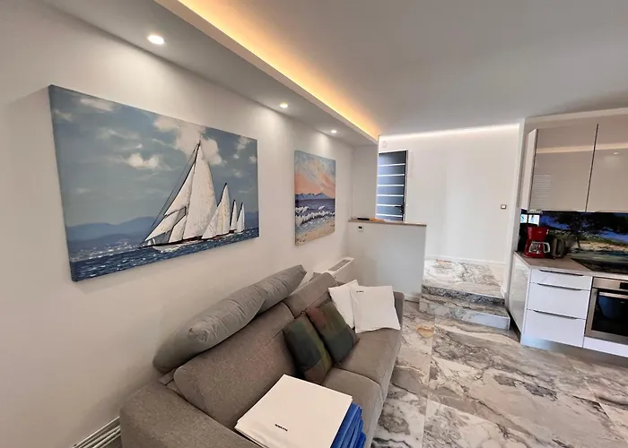 Luxury Beachfront Carlisa *