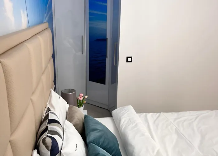 Luxury Beachfront Carlisa Apartman