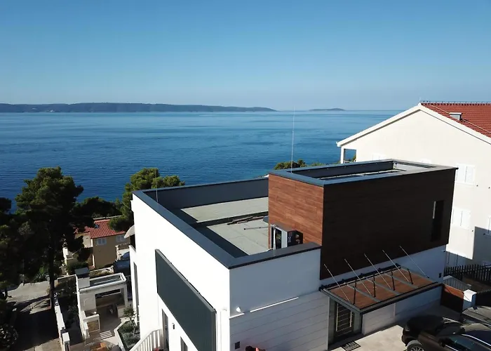 Luxury Beachfront Carlisa *