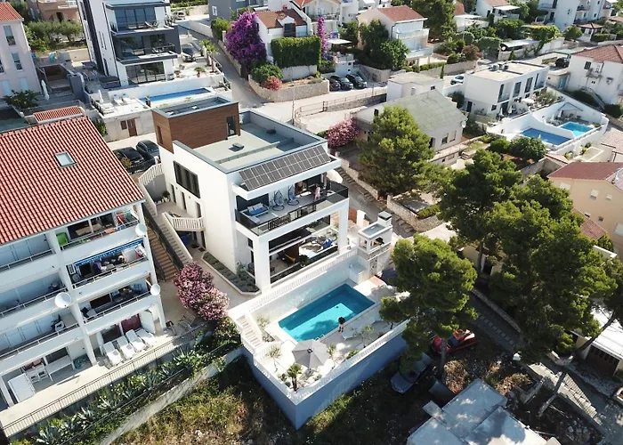 Luxury Beachfront Carlisa Apartman