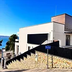 Luxury Beachfront Carlisa アパート Čiovo