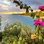Luxury Beachfront Carlisa