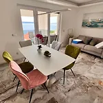Luxury Beachfront Carlisa