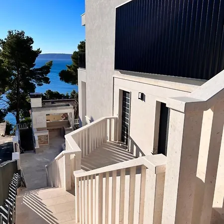 Luxury Beachfront Carlisa Daire *