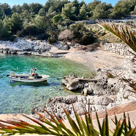 Luxury Beachfront Carlisa Daire