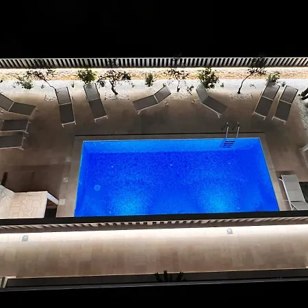 Daire Luxury Beachfront Carlisa