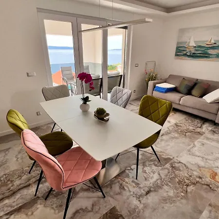 Luxury Beachfront Carlisa