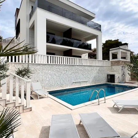 Luxury Beachfront Carlisa Čiovo
