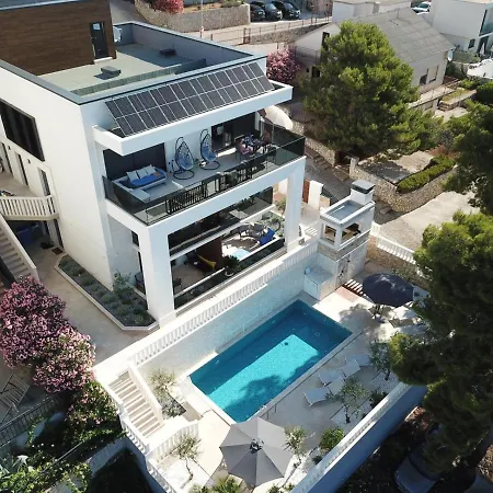 Daire Luxury Beachfront Carlisa *