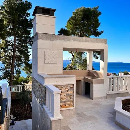 Luxury Beachfront Carlisa