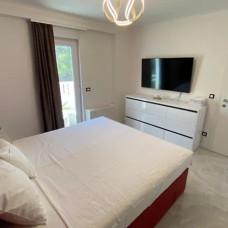 Luxury Beachfront Carlisa アパート Čiovo