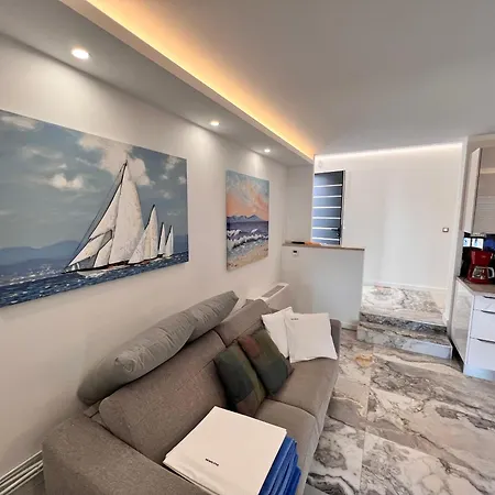 Luxury Beachfront Carlisa *