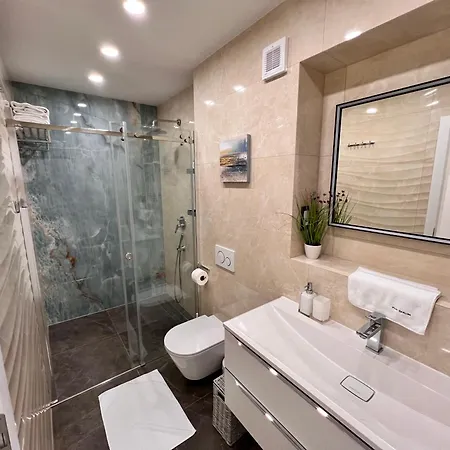 Daire Luxury Beachfront Carlisa