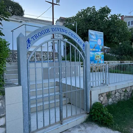 Luxury Beachfront Carlisa