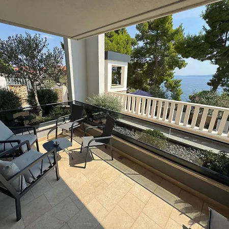 Luxury Beachfront Carlisa Daire *