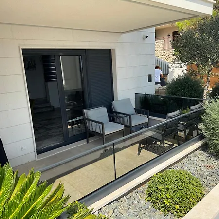 Daire Luxury Beachfront Carlisa