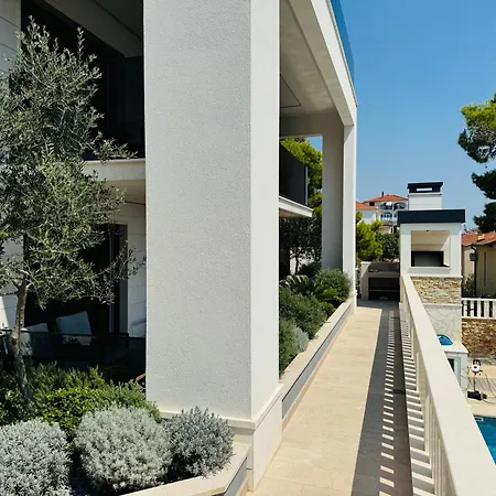 Luxury Beachfront Carlisa Daire Čiovo