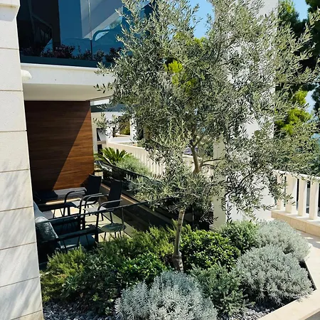 Luxury Beachfront Carlisa