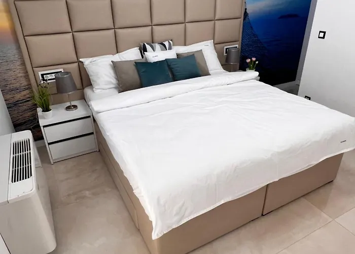 Apartman Luxury Beachfront Carlisa *