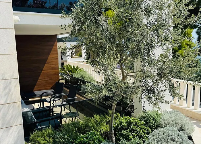 Luxury Beachfront Carlisa